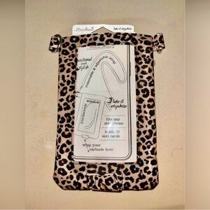 💙 NWT Animal Print Olivia Moss Crossbody Phone Bag